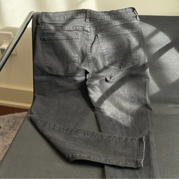 UNIQLO High-Waisted Slim Fit Black Straight Jeans | Size 28 - Picture 5 of 7